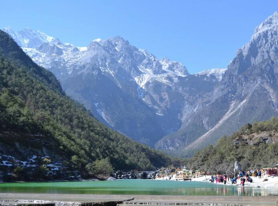 想去丽江旅行跟团好还是自由行好（丽江旅跟团）